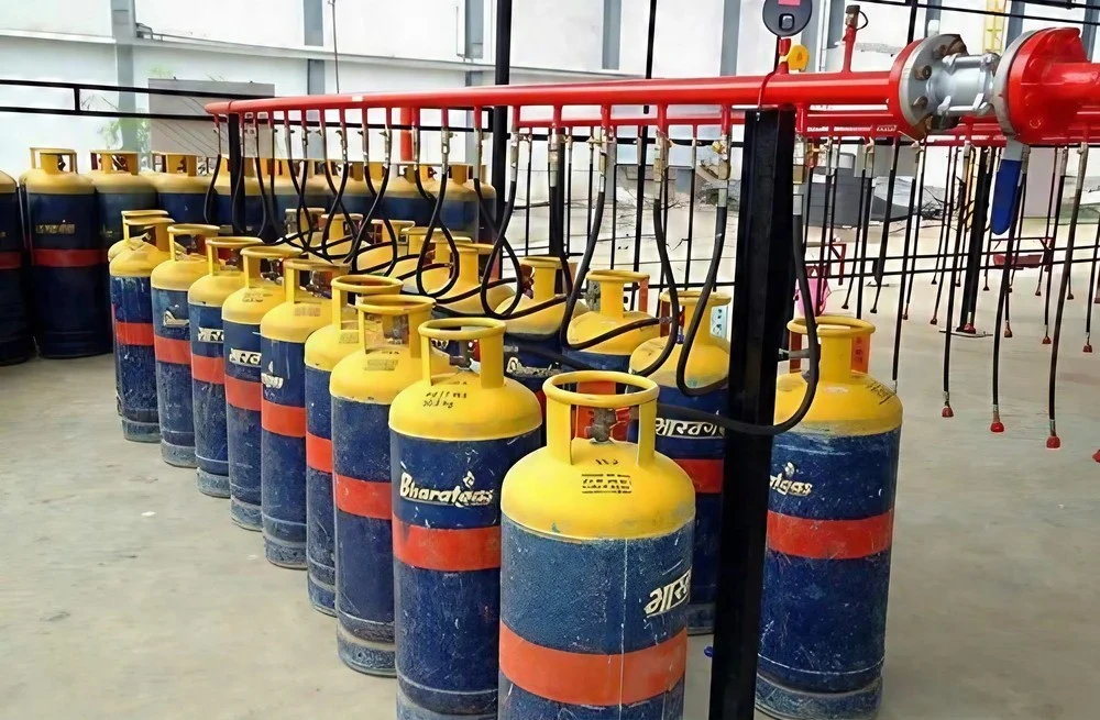 Oil refinery and industrial gas infrastructure